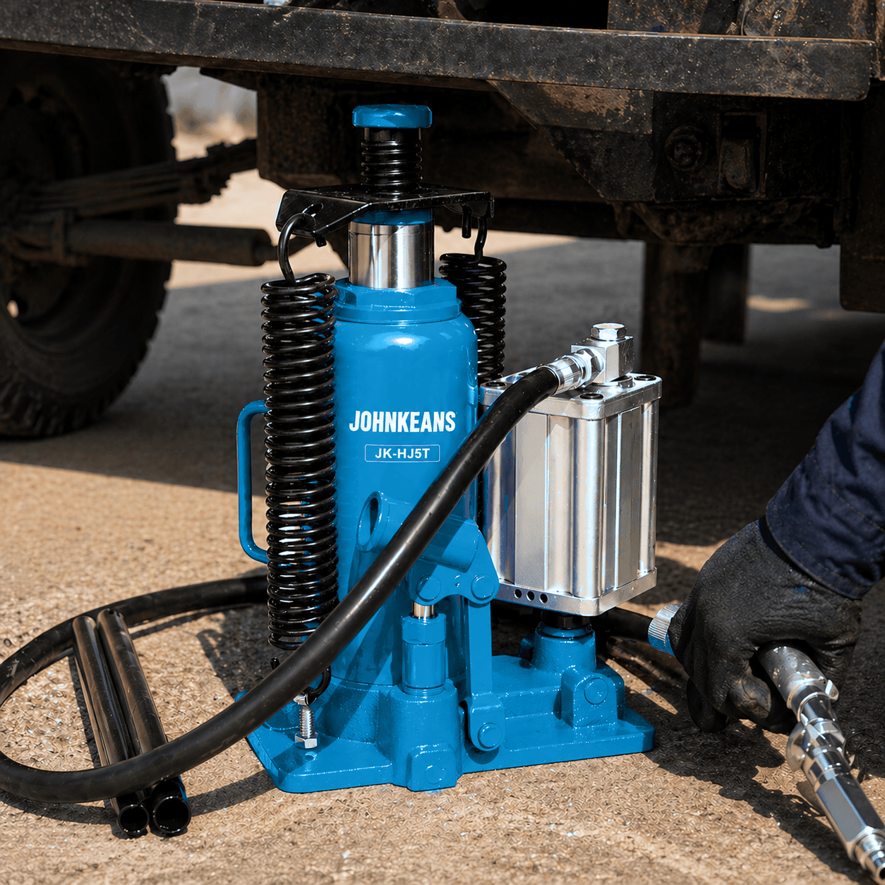 Johnkeans 5 Ton Hydraulic Bottle Jack - Image 2